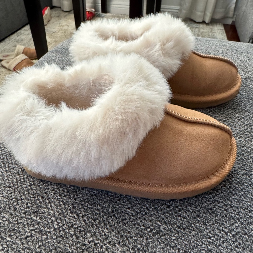 Cat & Jack Tan and White Slippers with Plush Lining